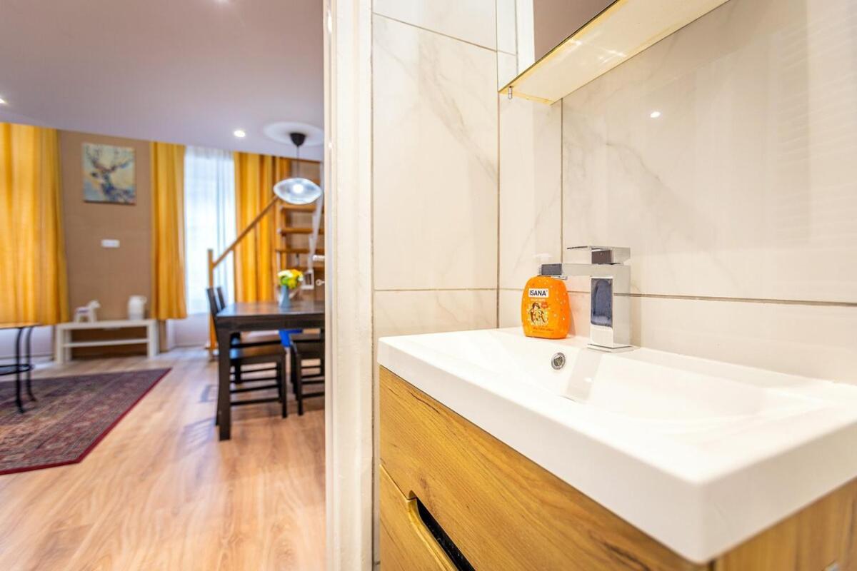 Apartment Quiet On The Danube River